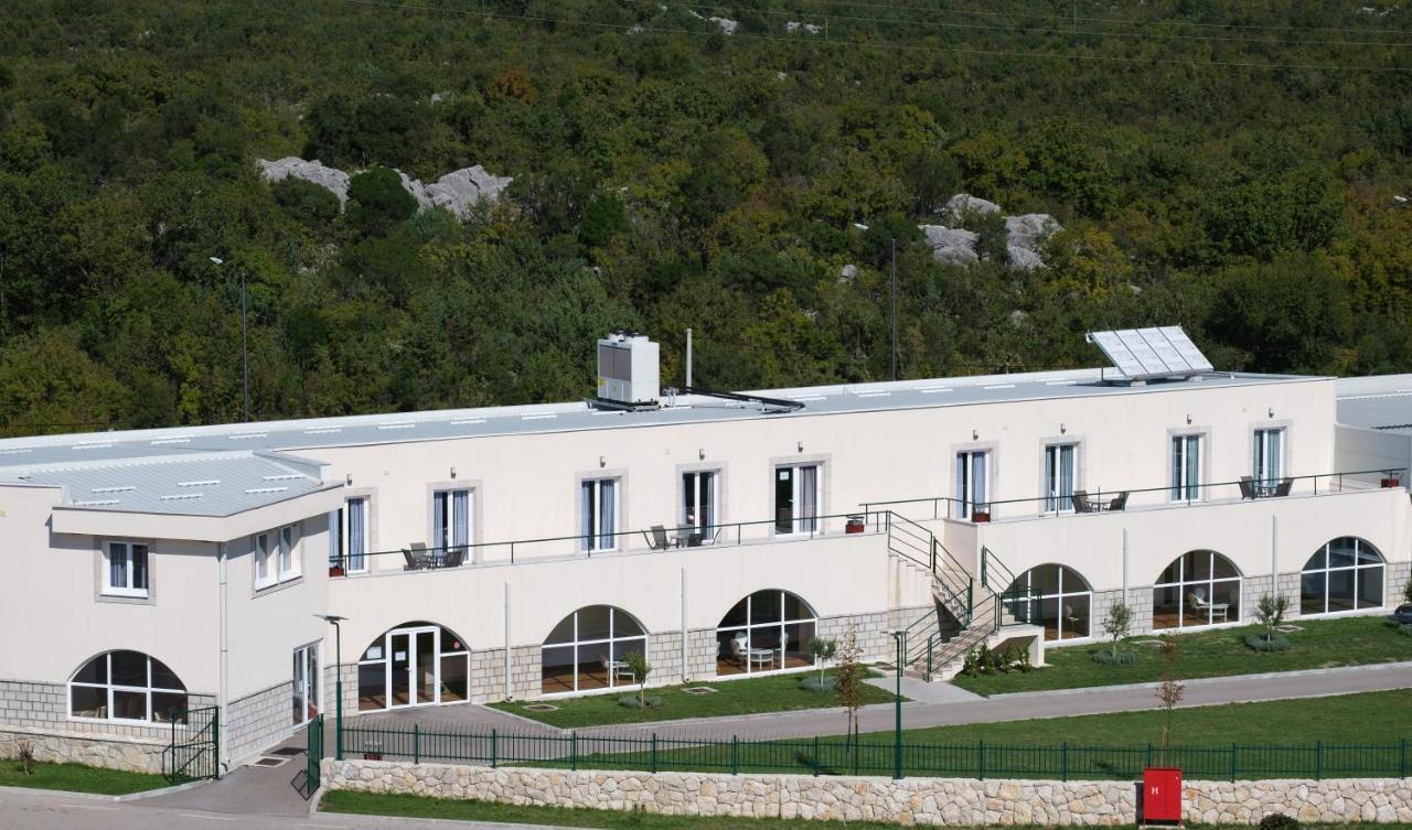 Sl Olimp Lejlighedshotel Trebinje Eksteriør billede